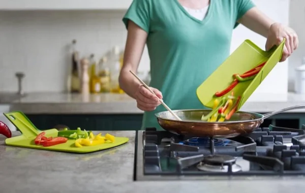 Joseph Joseph Faltbares Schneidebrett Chop2Pot Plus Klein In Grün 3